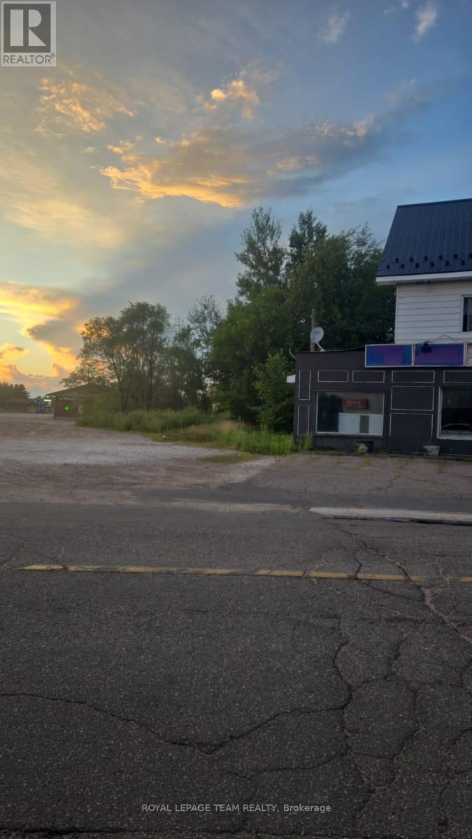 2 Mohns Avenue, Petawawa, Ontario  K8H 2G4 - Photo 2 - X12604238