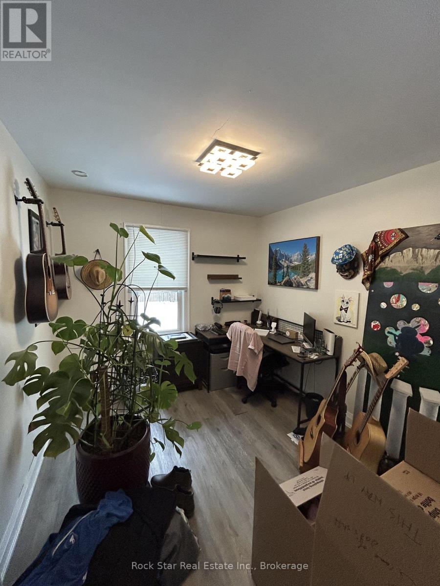 30 West 1st Street, Hamilton (Bonnington), Ontario  L9C 3B8 - Photo 11 - X12604206