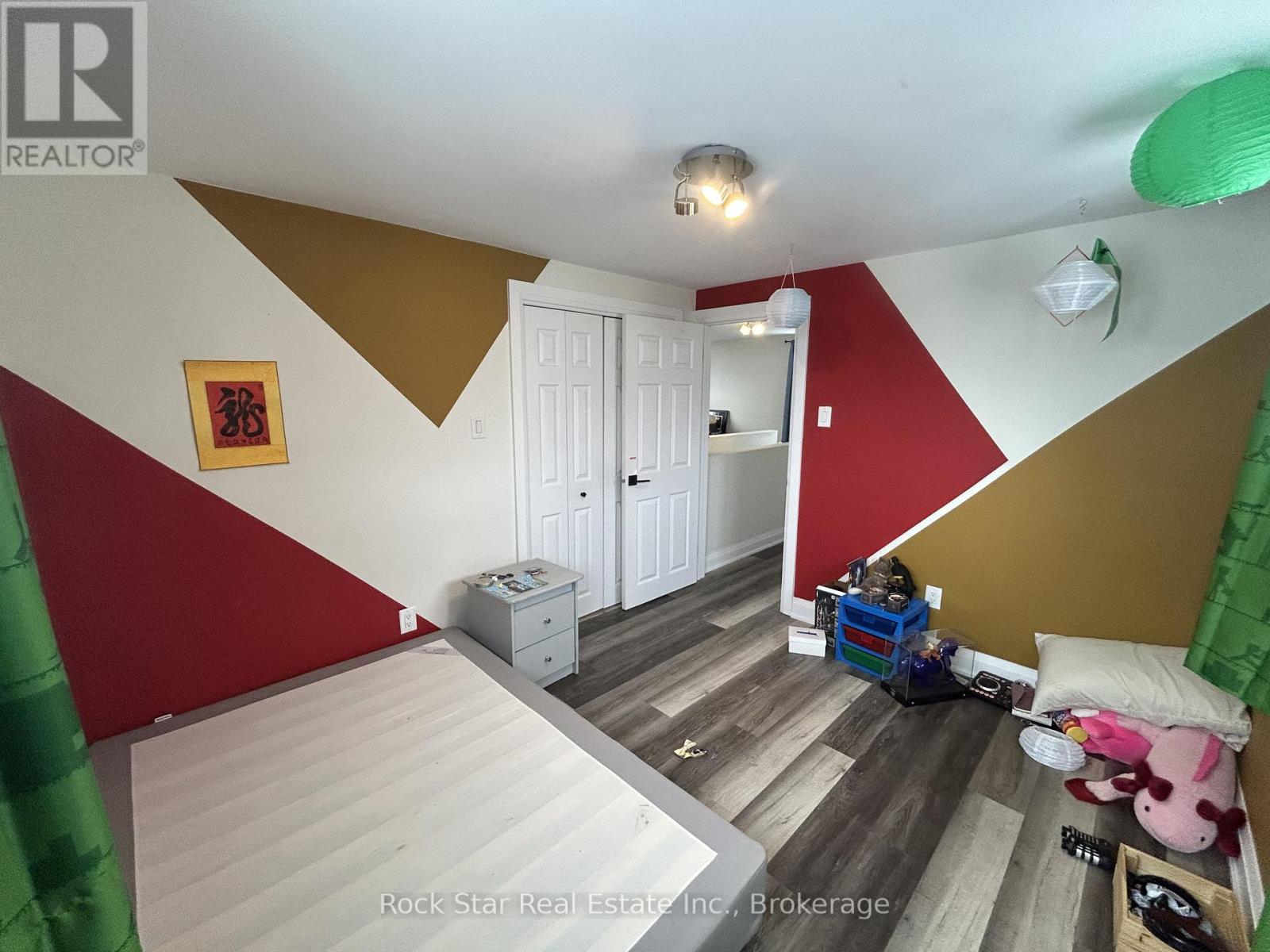 30 West 1st Street, Hamilton (Bonnington), Ontario  L9C 3B8 - Photo 18 - X12604206