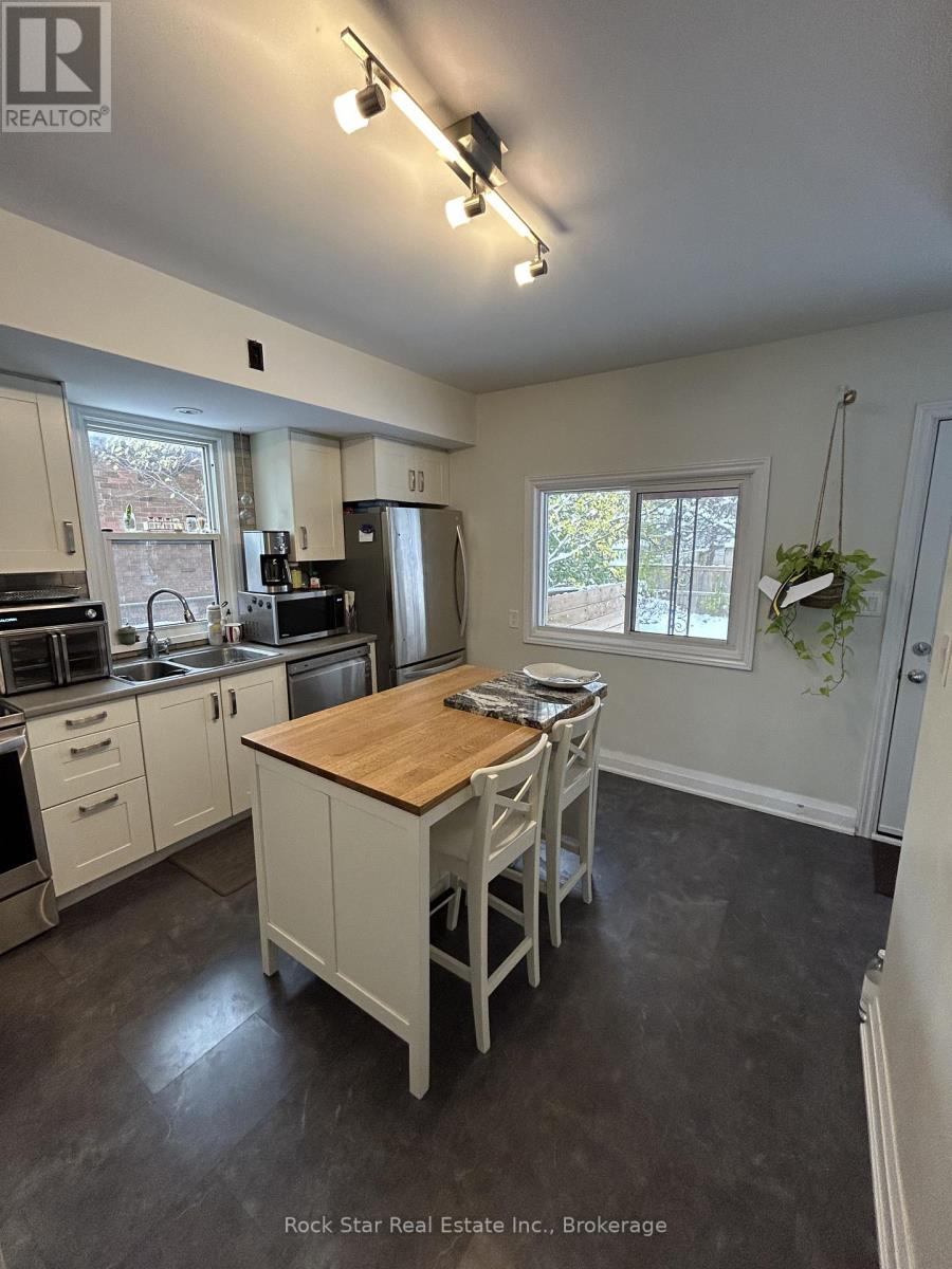 30 West 1st Street, Hamilton (Bonnington), Ontario  L9C 3B8 - Photo 4 - X12604206