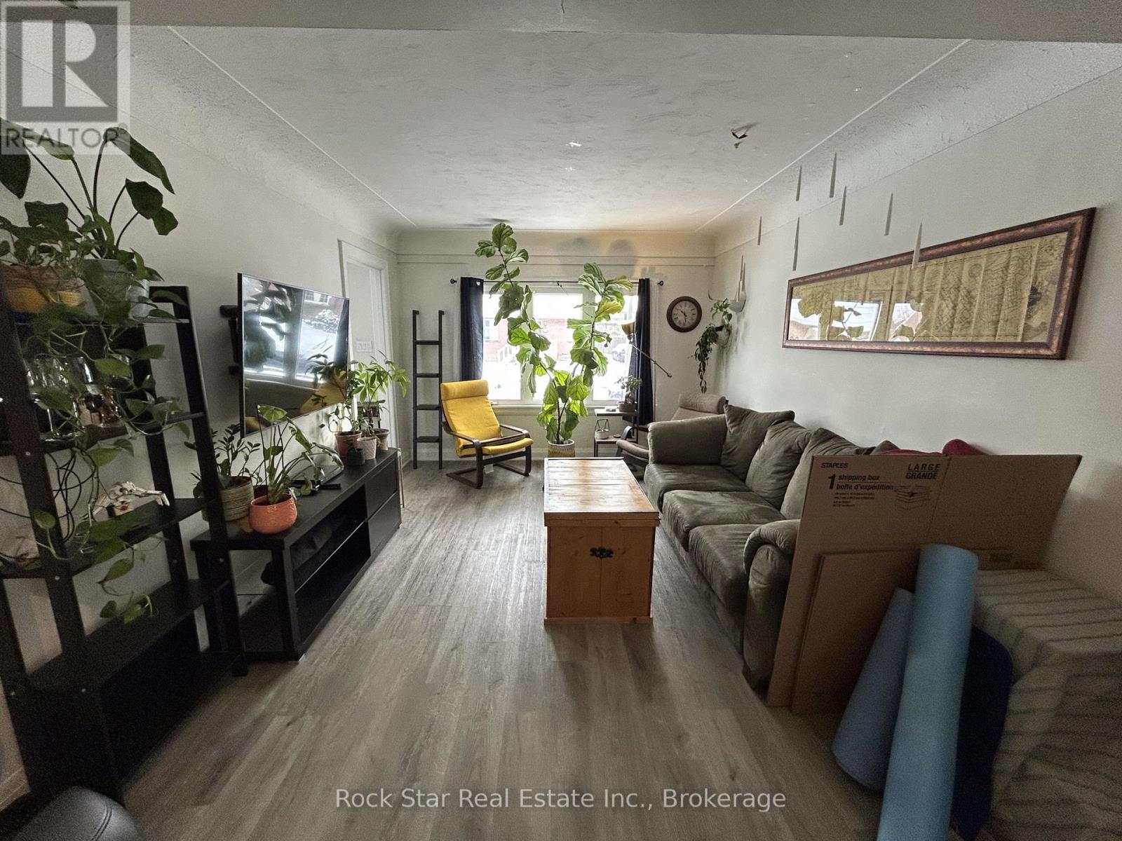 30 West 1st Street, Hamilton (Bonnington), Ontario  L9C 3B8 - Photo 8 - X12604206