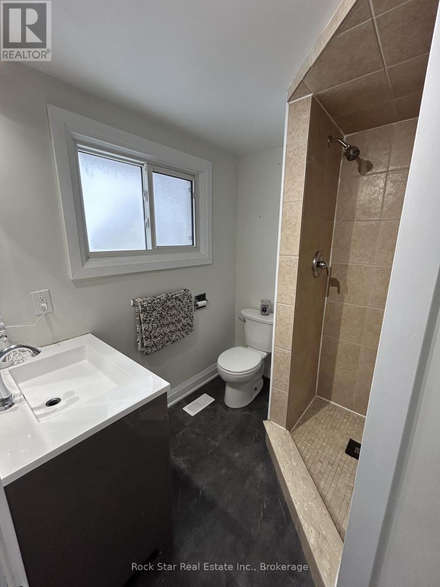 30 West 1st Street, Hamilton (Bonnington), Ontario  L9C 3B8 - Photo 9 - X12604206