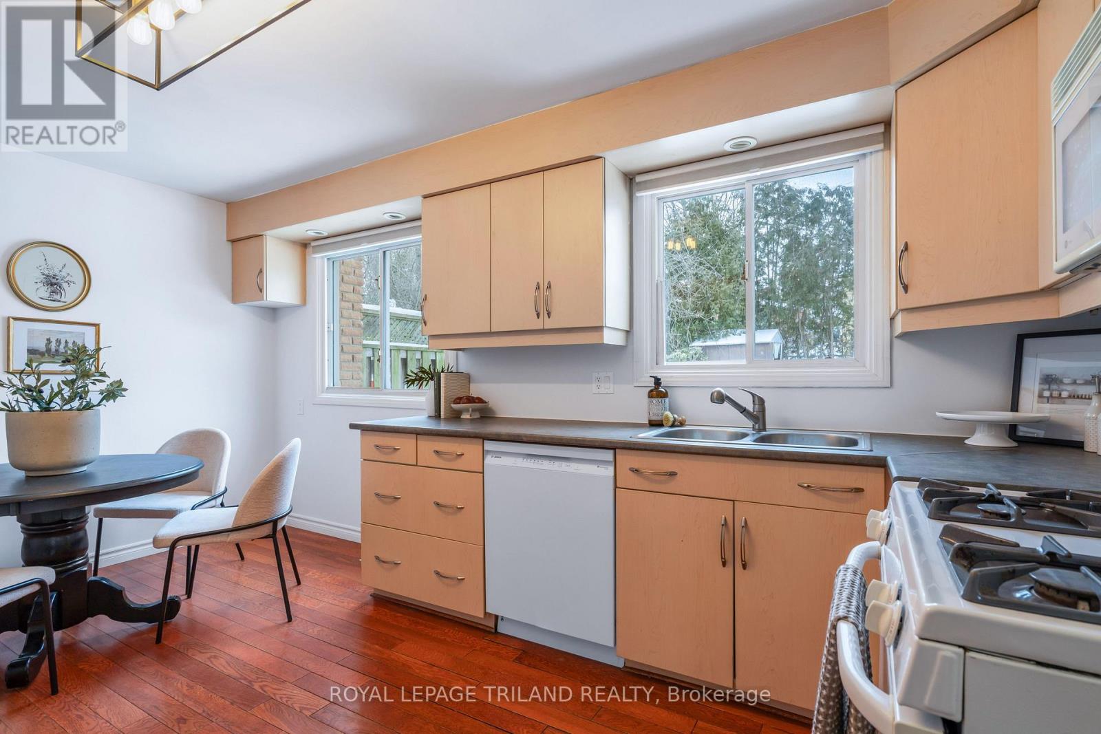 241 Homestead Crescent, London North, Ontario  N6G 2E7 - Photo 10 - X12604132