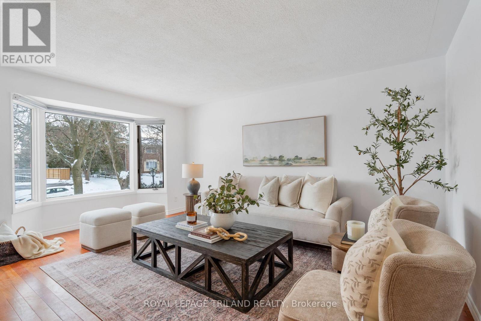 241 Homestead Crescent, London North, Ontario  N6G 2E7 - Photo 5 - X12604132