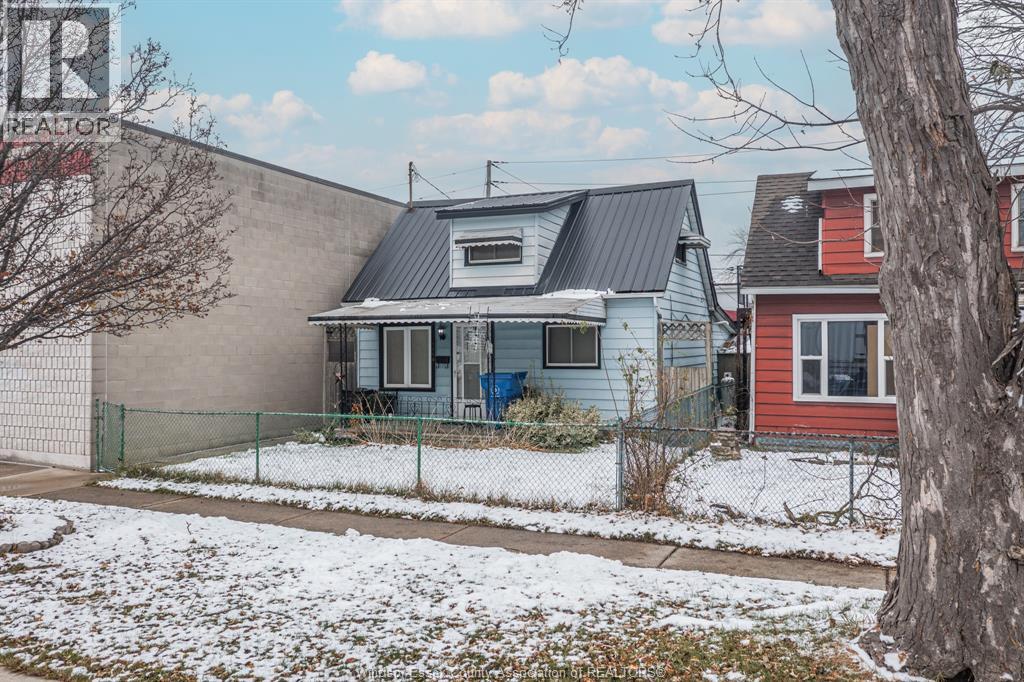 MLS# 25029463: 1354 ST. LUKE, Windsor, Canada