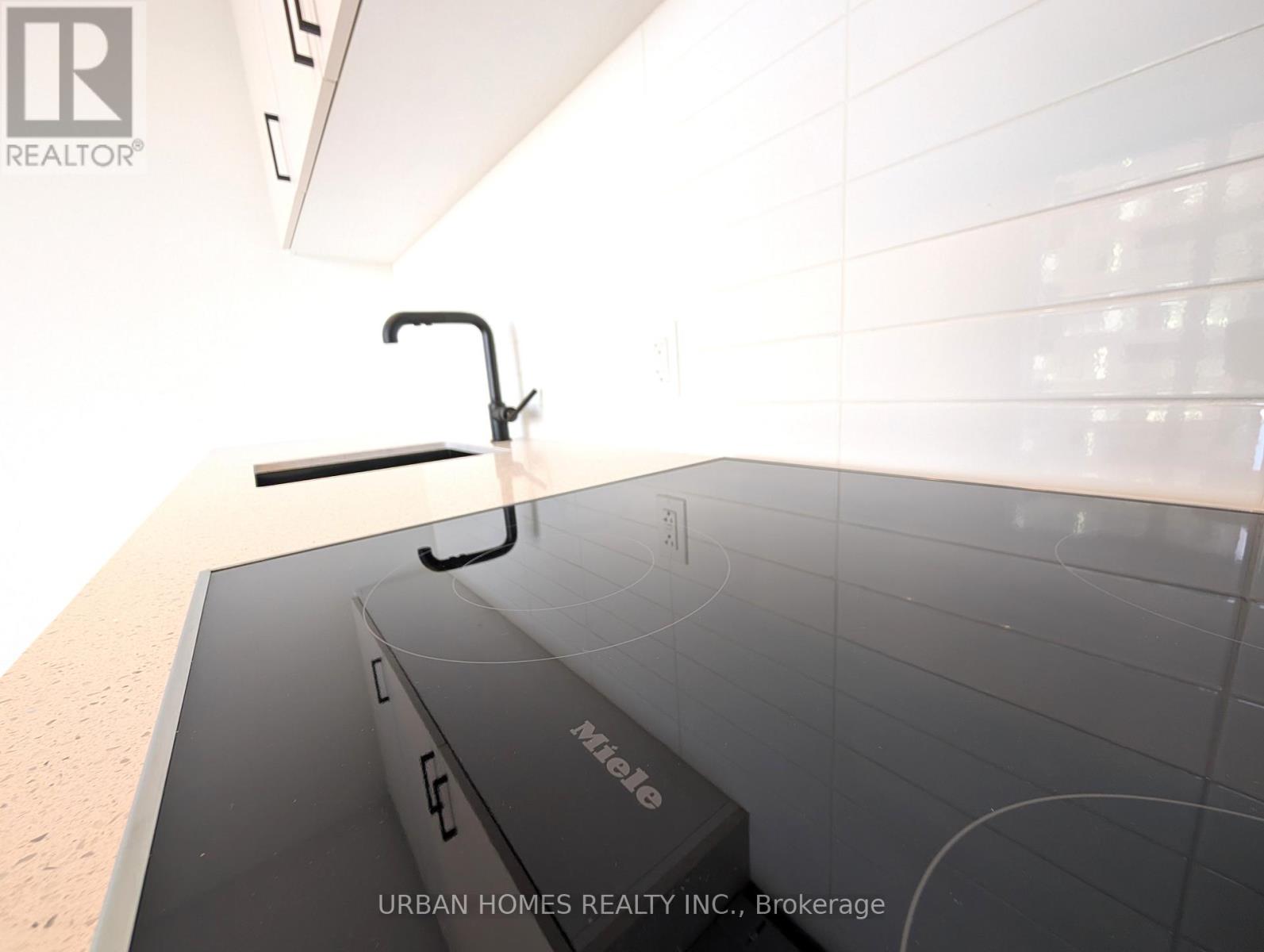 1120 - 1 Quarrington Lane, Toronto, Ontario  M3C 0S4 - Photo 3 - C12604258