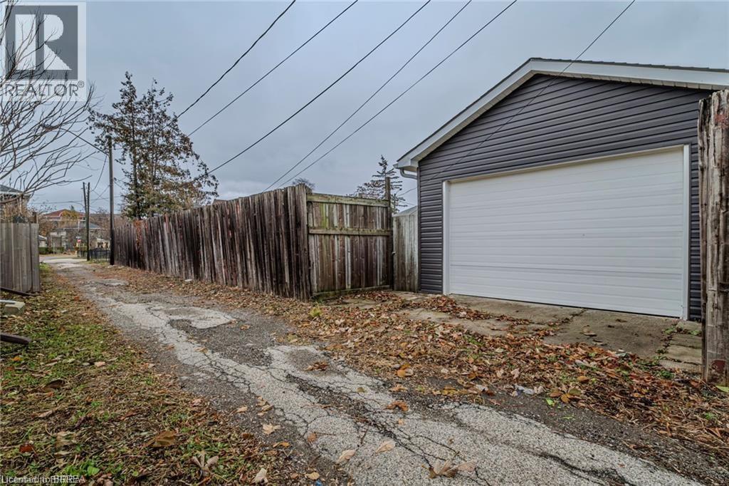 5 Halls Avenue, Brantford, Ontario  N3T 3X2 - Photo 3 - 40788515