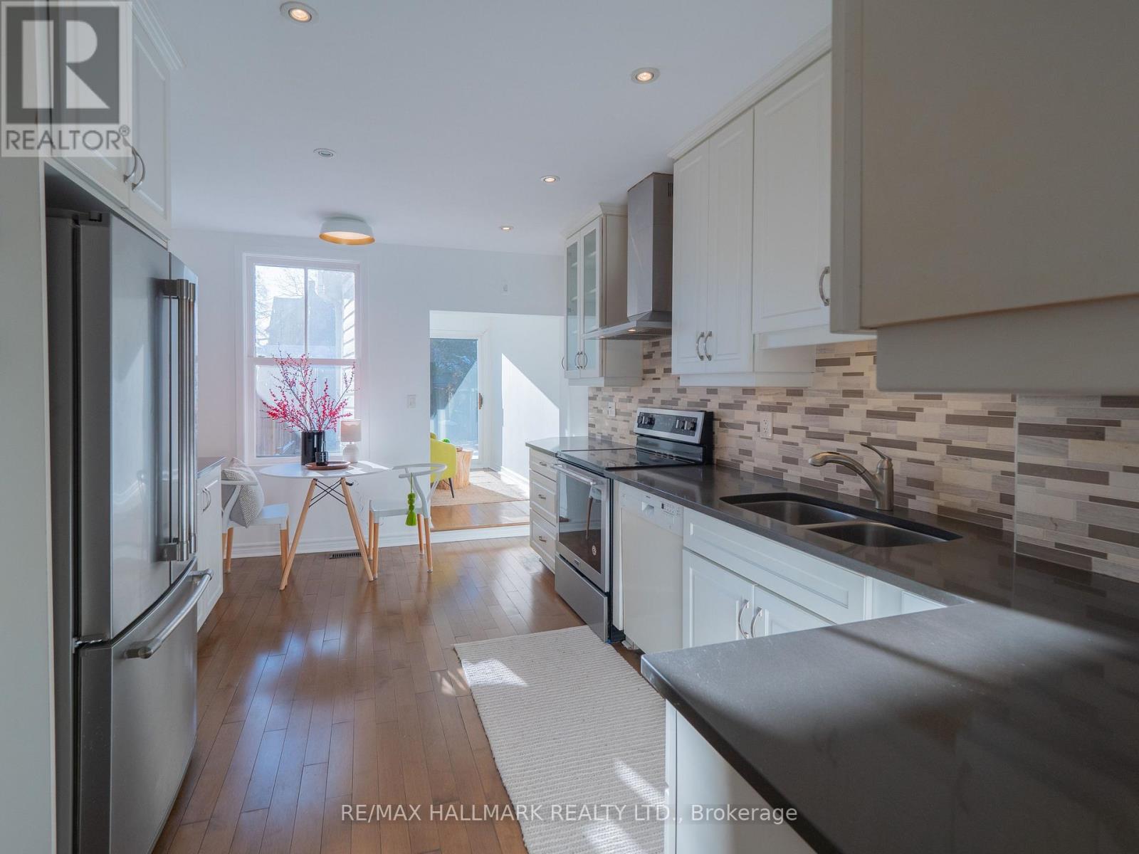 115 Victor Avenue, Toronto, Ontario  M4K 1A7 - Photo 11 - E12604236