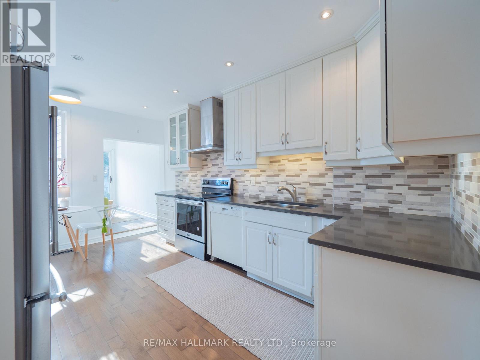 115 Victor Avenue, Toronto, Ontario  M4K 1A7 - Photo 13 - E12604236