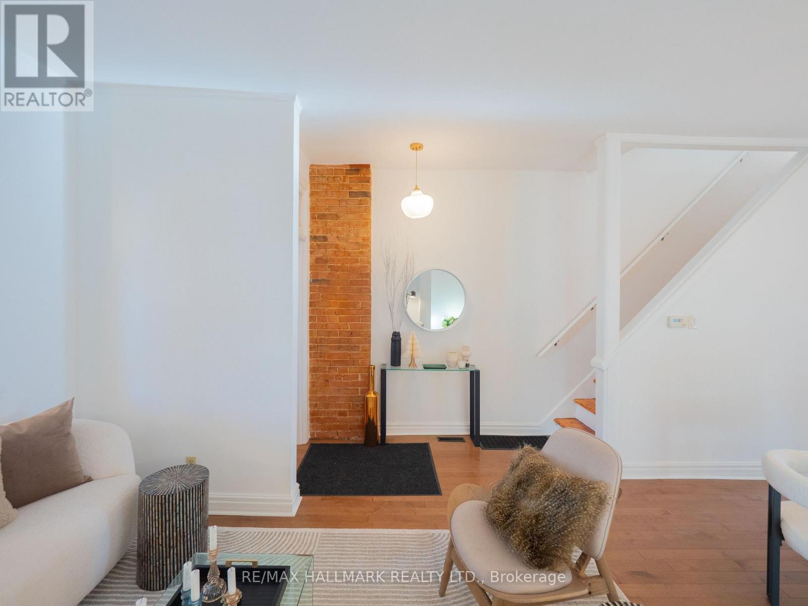 115 Victor Avenue, Toronto, Ontario  M4K 1A7 - Photo 4 - E12604236