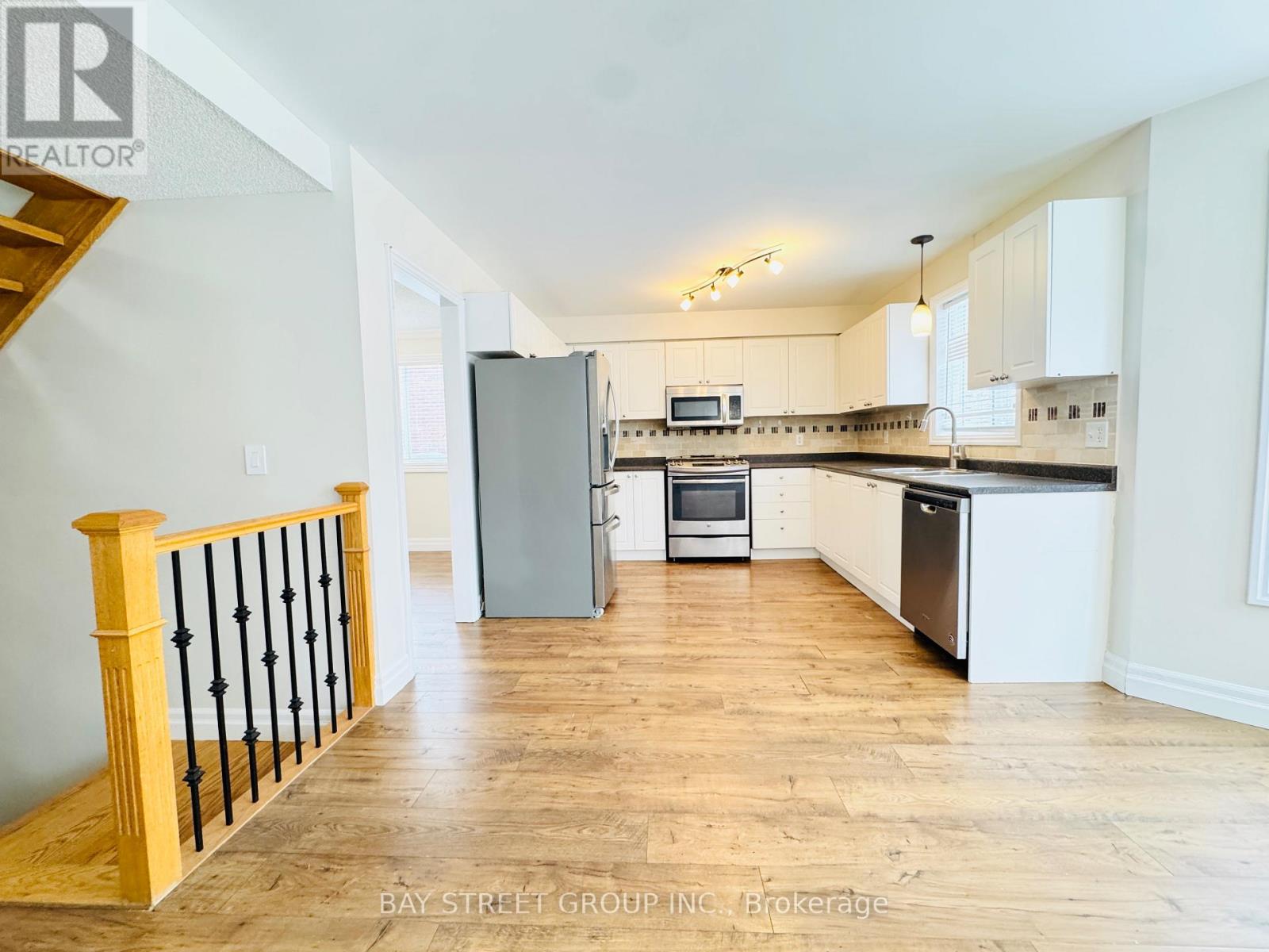 28 Shalom Way, Barrie, Ontario  L4N 5X9 - Photo 11 - S12604146