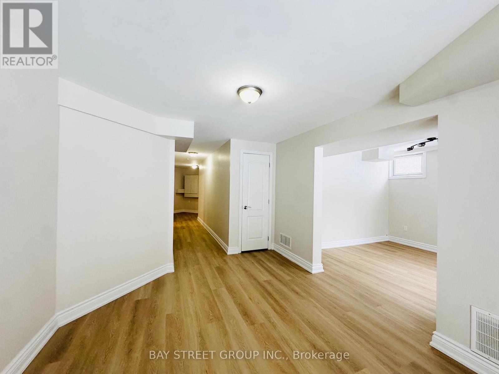 28 Shalom Way, Barrie, Ontario  L4N 5X9 - Photo 33 - S12604146