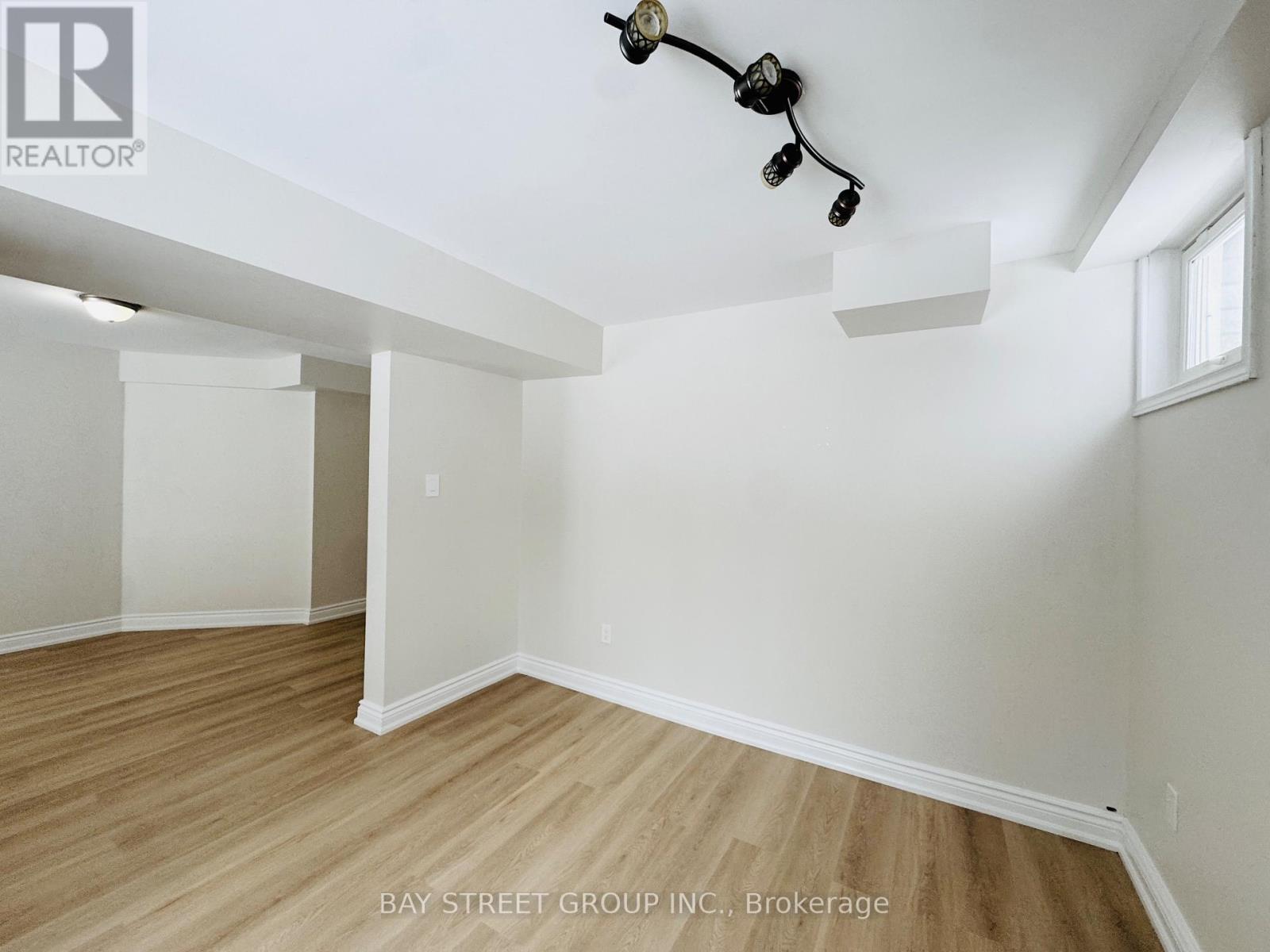 28 Shalom Way, Barrie, Ontario  L4N 5X9 - Photo 34 - S12604146