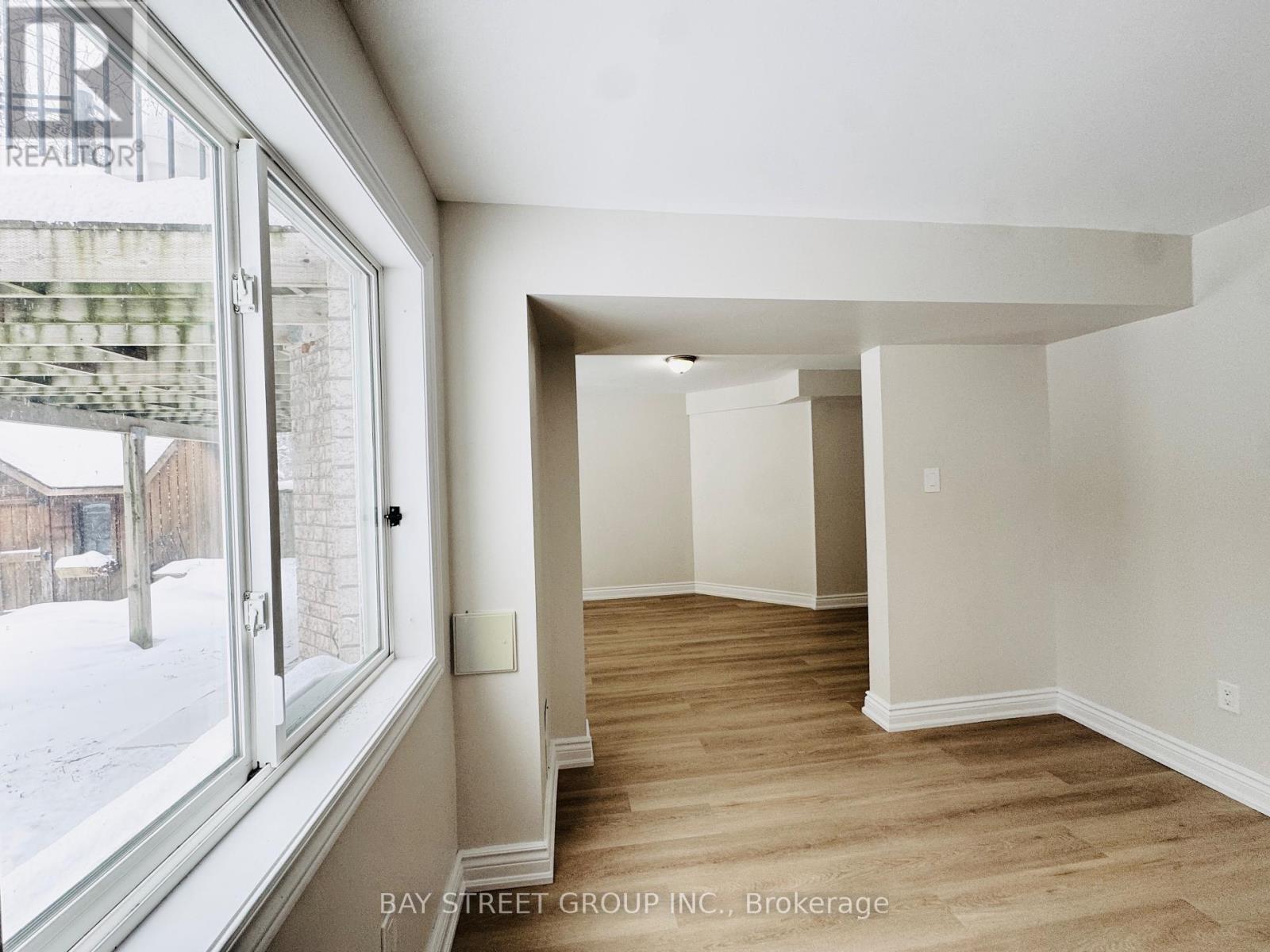 28 Shalom Way, Barrie, Ontario  L4N 5X9 - Photo 35 - S12604146