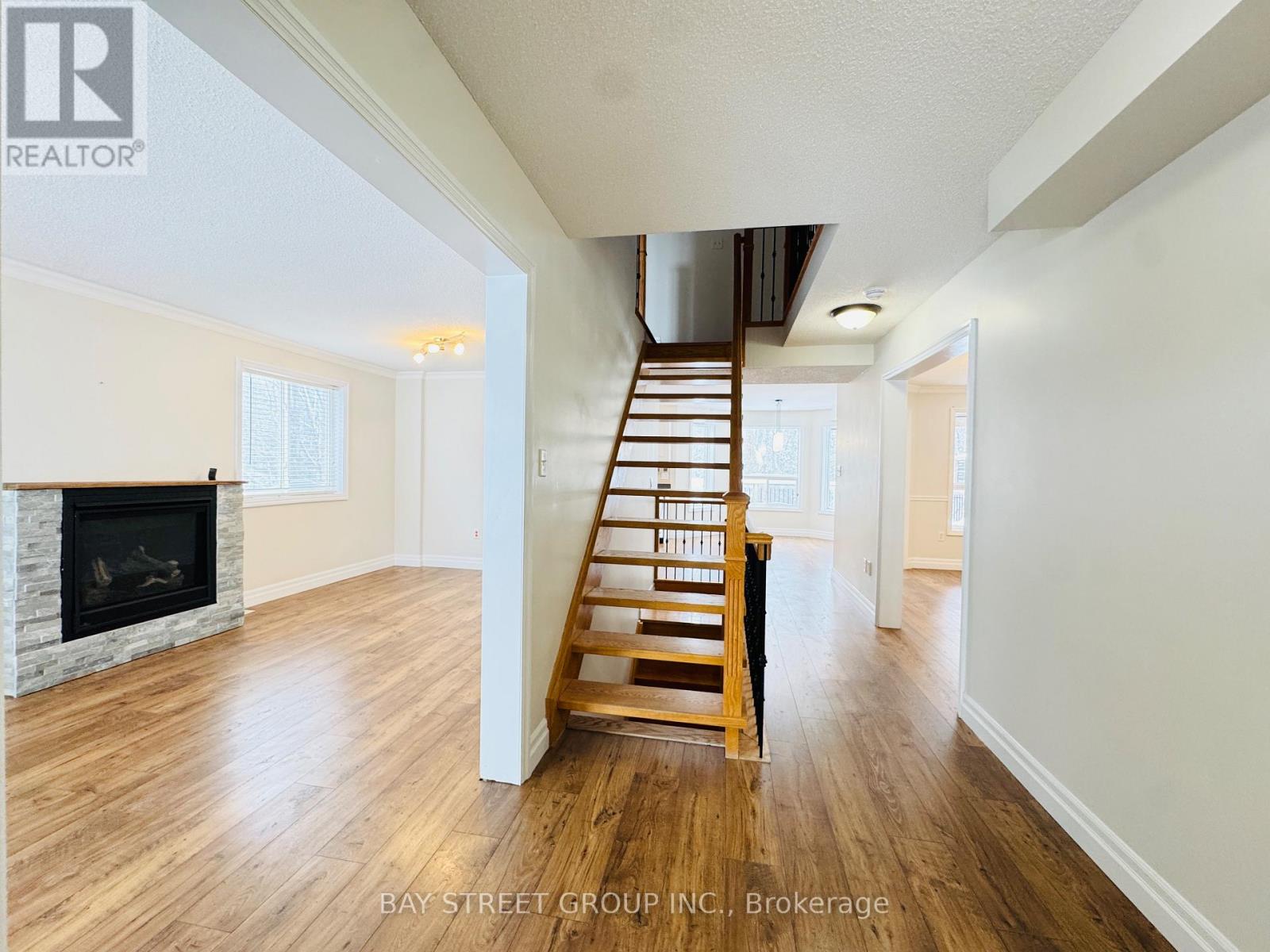 28 Shalom Way, Barrie, Ontario  L4N 5X9 - Photo 7 - S12604146