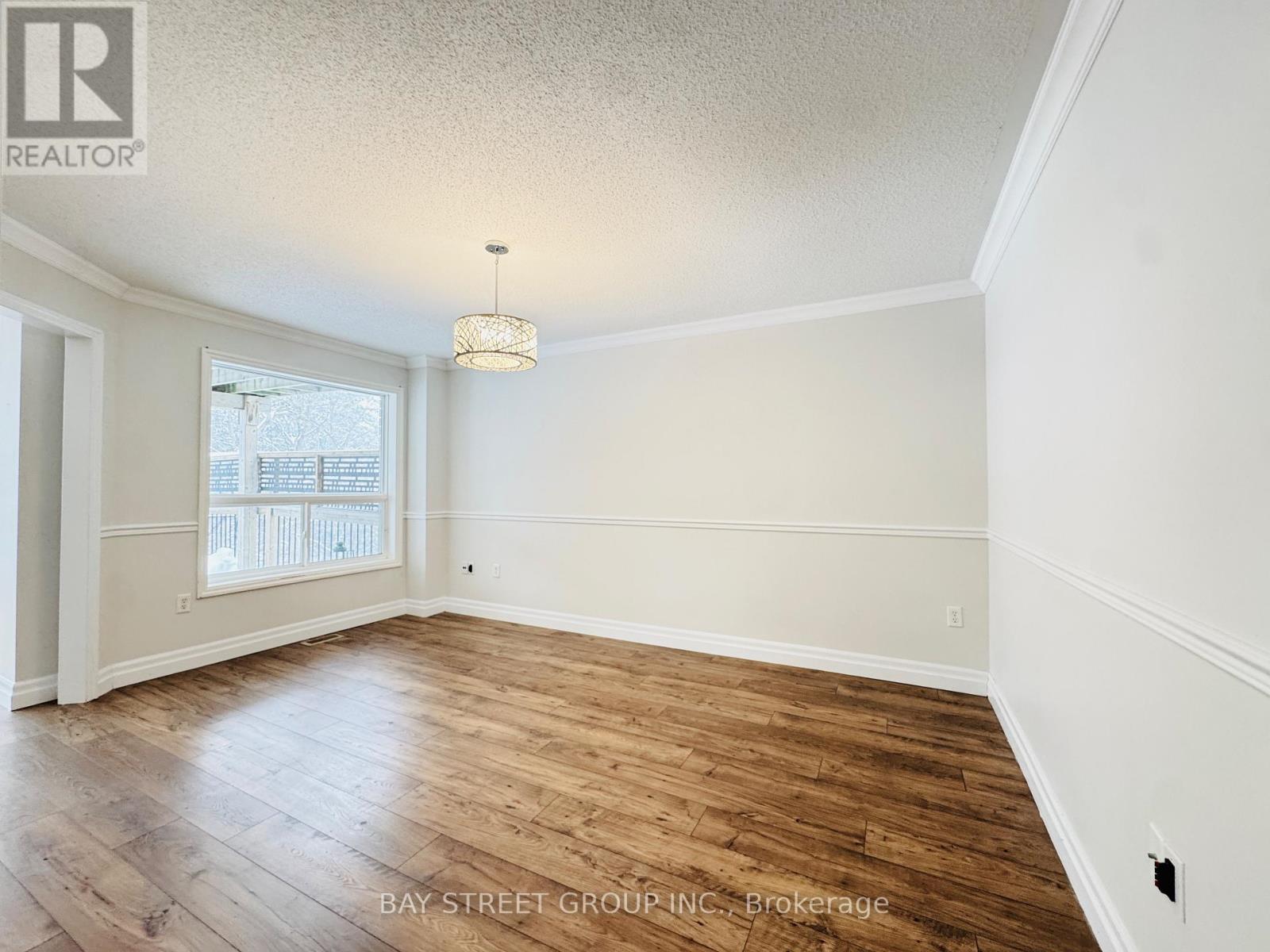 28 Shalom Way, Barrie, Ontario  L4N 5X9 - Photo 9 - S12604146