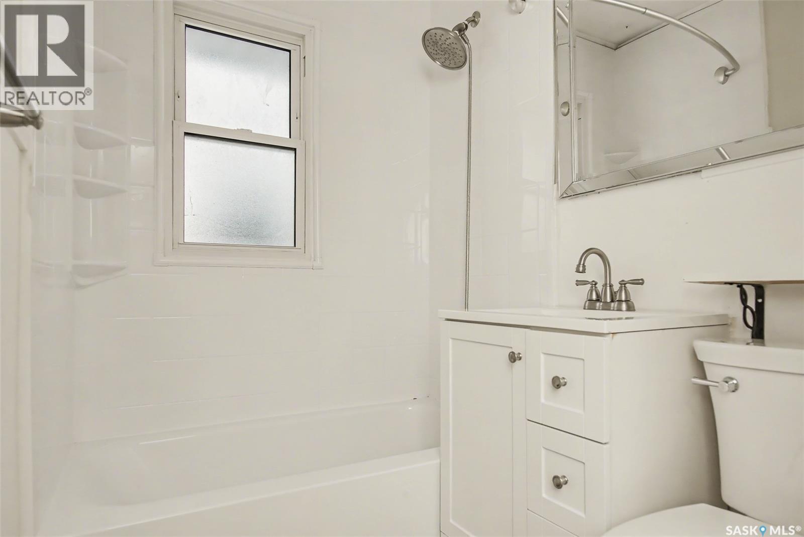 20 Elizabeth Crescent, Regina, Saskatchewan  S4T 5V9 - Photo 6 - SK025250