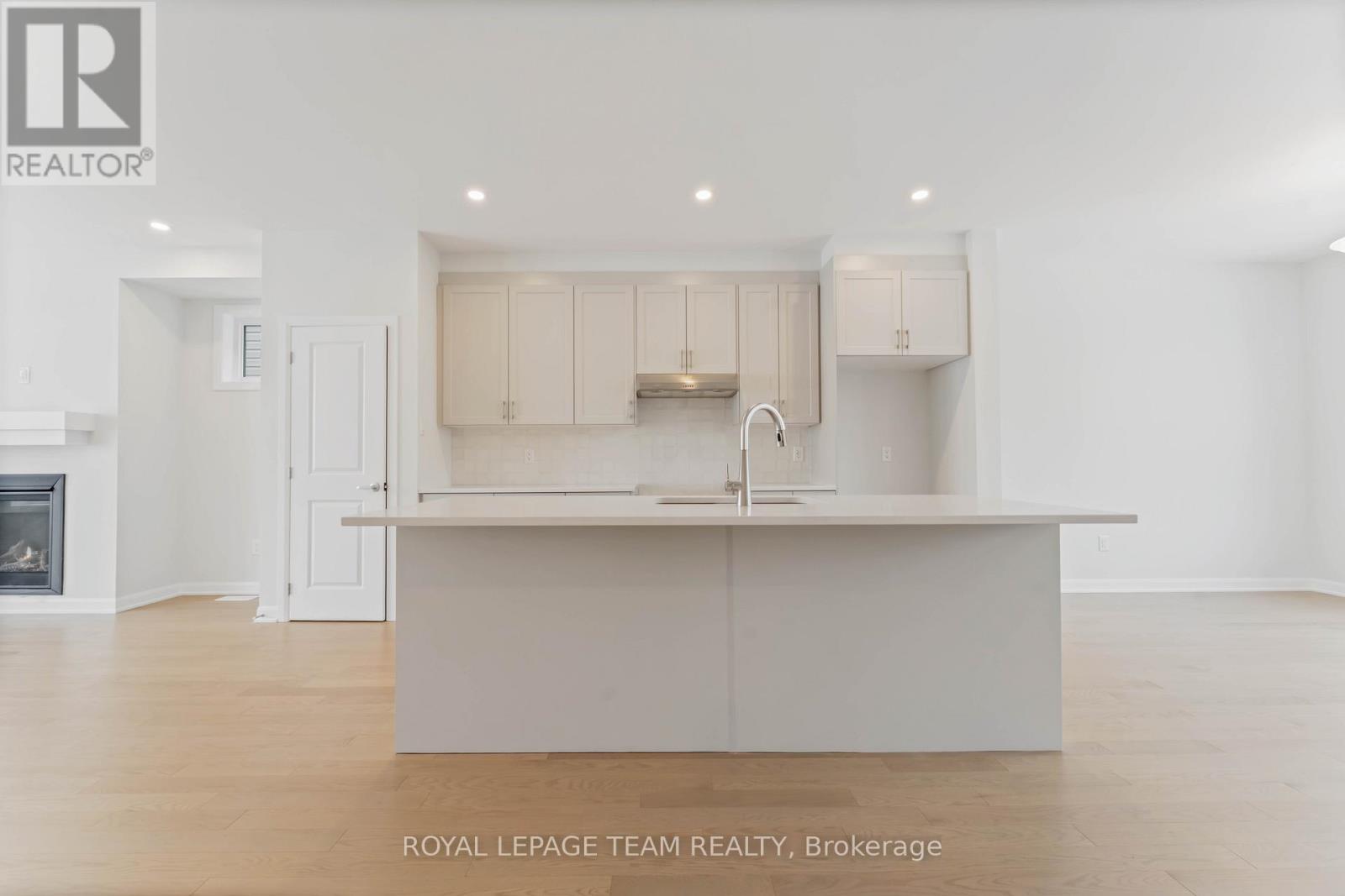 718 Jennie Trout Terrace, Ottawa, Ontario  K2W 0M5 - Photo 10 - X12148035