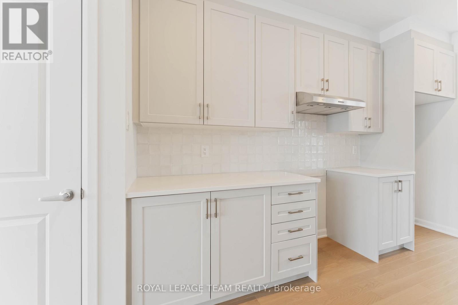 718 Jennie Trout Terrace, Ottawa, Ontario  K2W 0M5 - Photo 11 - X12148035