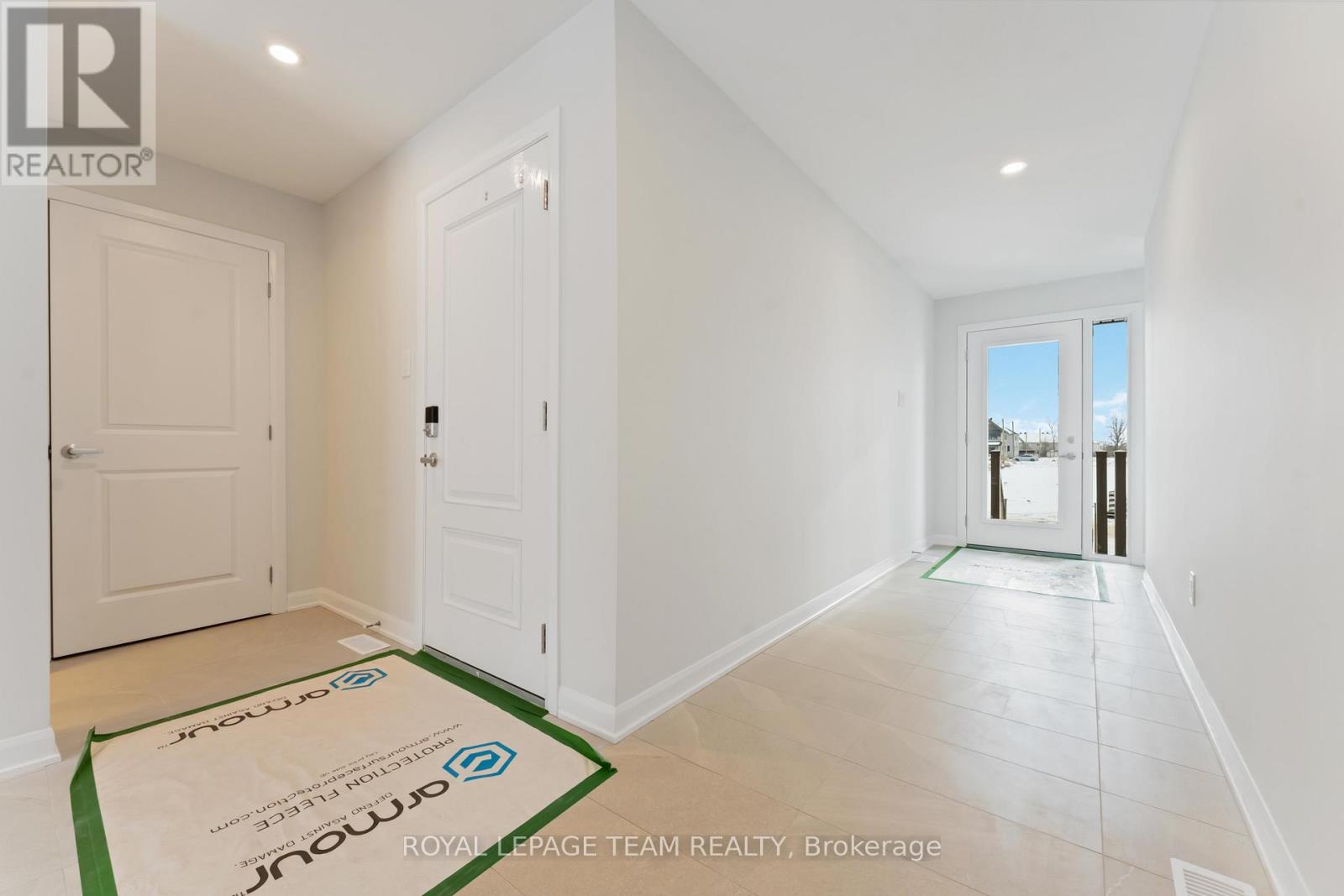 718 Jennie Trout Terrace, Ottawa, Ontario  K2W 0M5 - Photo 2 - X12148035