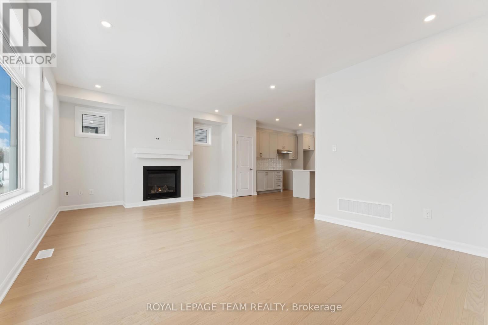 718 Jennie Trout Terrace, Ottawa, Ontario  K2W 0M5 - Photo 13 - X12148035