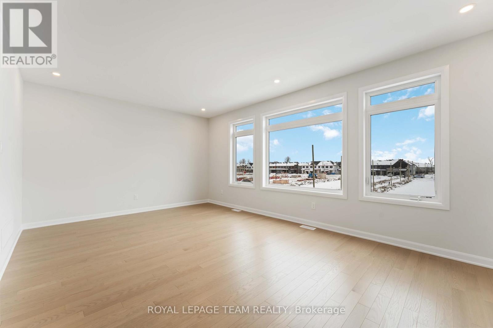 718 Jennie Trout Terrace, Ottawa, Ontario  K2W 0M5 - Photo 12 - X12148035