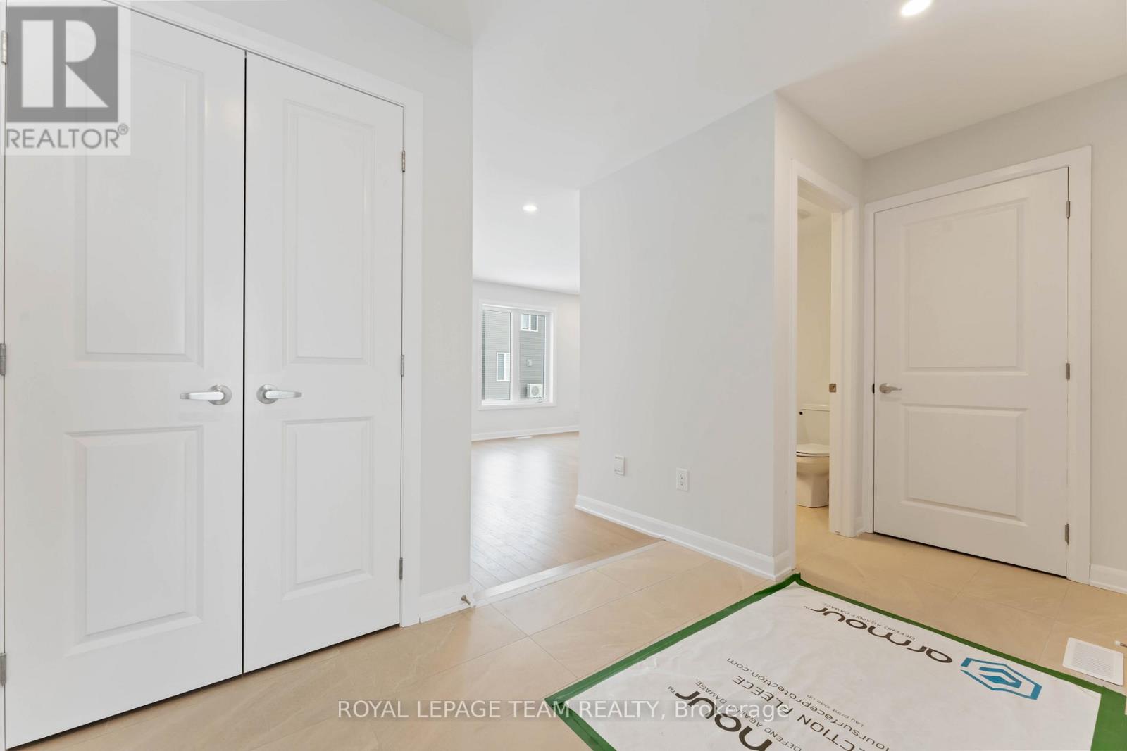 718 Jennie Trout Terrace, Ottawa, Ontario  K2W 0M5 - Photo 3 - X12148035