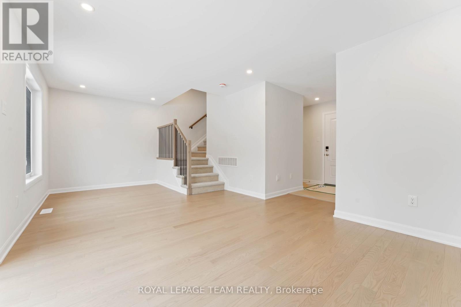 718 Jennie Trout Terrace, Ottawa, Ontario  K2W 0M5 - Photo 4 - X12148035