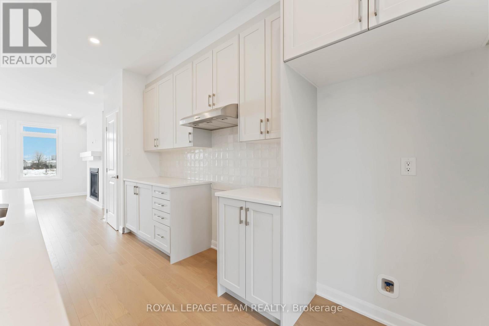 718 Jennie Trout Terrace, Ottawa, Ontario  K2W 0M5 - Photo 8 - X12148035