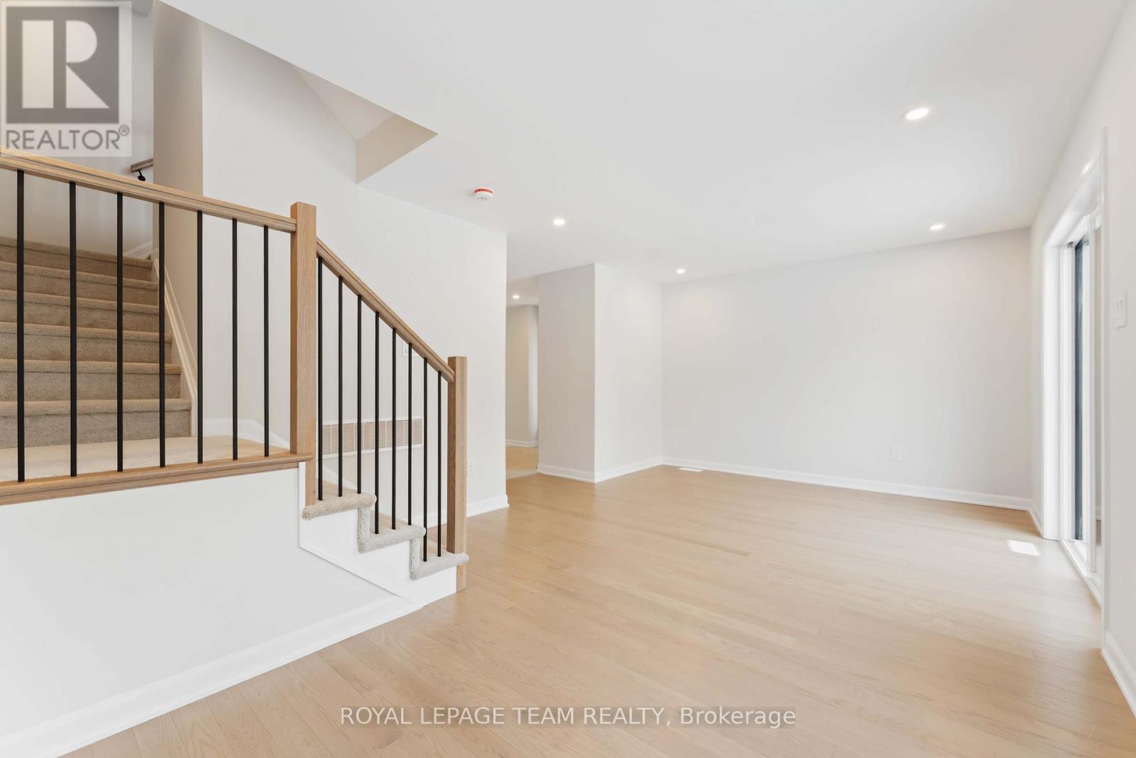 718 Jennie Trout Terrace, Ottawa, Ontario  K2W 0M5 - Photo 5 - X12148035