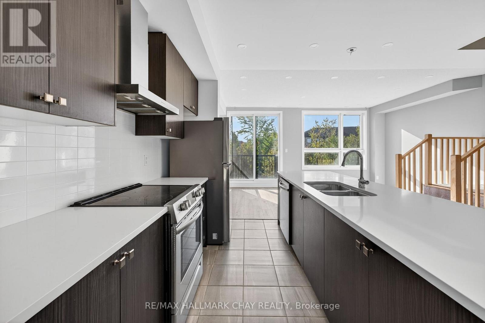 22 Blue Forest Crescent, Barrie, Ontario  L4N 0M2 - Photo 11 - S12441236