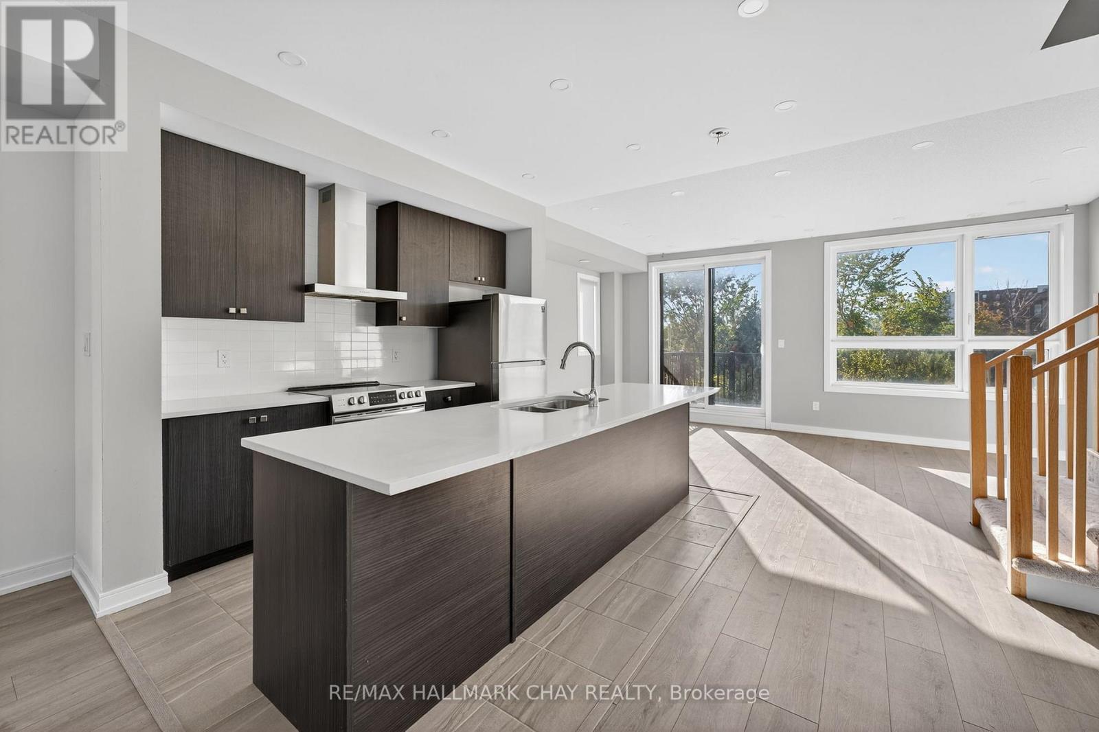 22 Blue Forest Crescent, Barrie, Ontario  L4N 0M2 - Photo 8 - S12441236