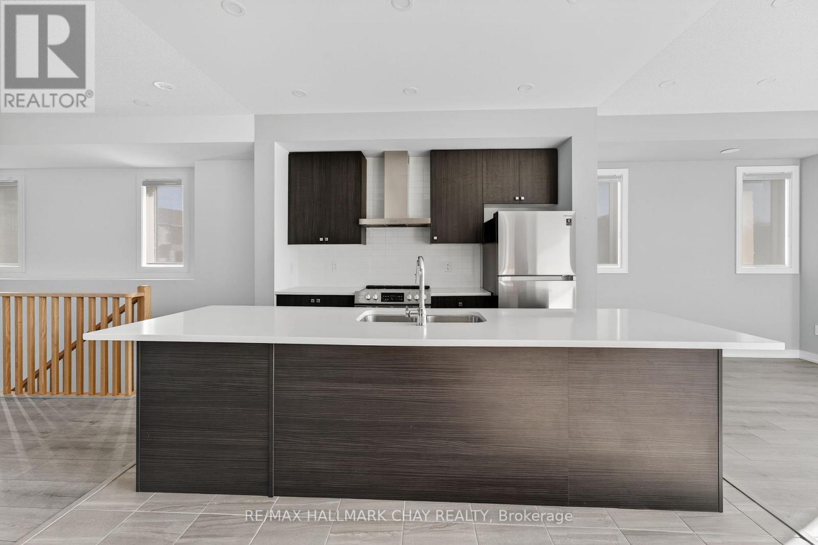 22 Blue Forest Crescent, Barrie, Ontario  L4N 0M2 - Photo 9 - S12441236