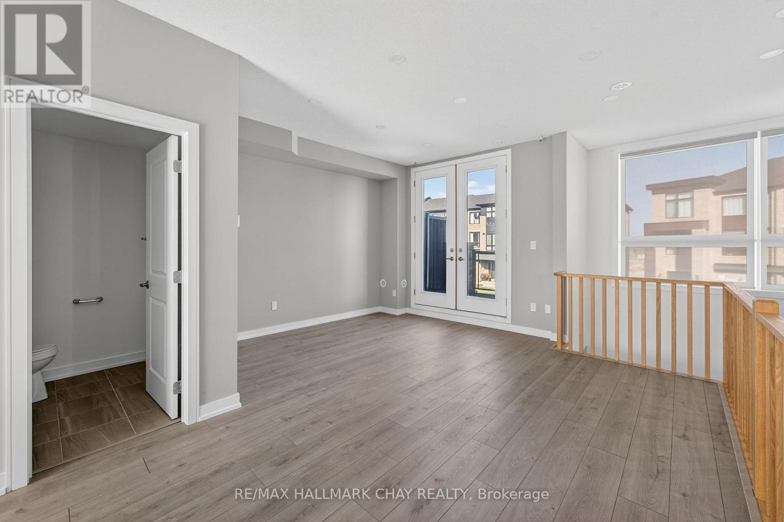 22 Blue Forest Crescent, Barrie, Ontario  L4N 0M2 - Photo 12 - S12441236