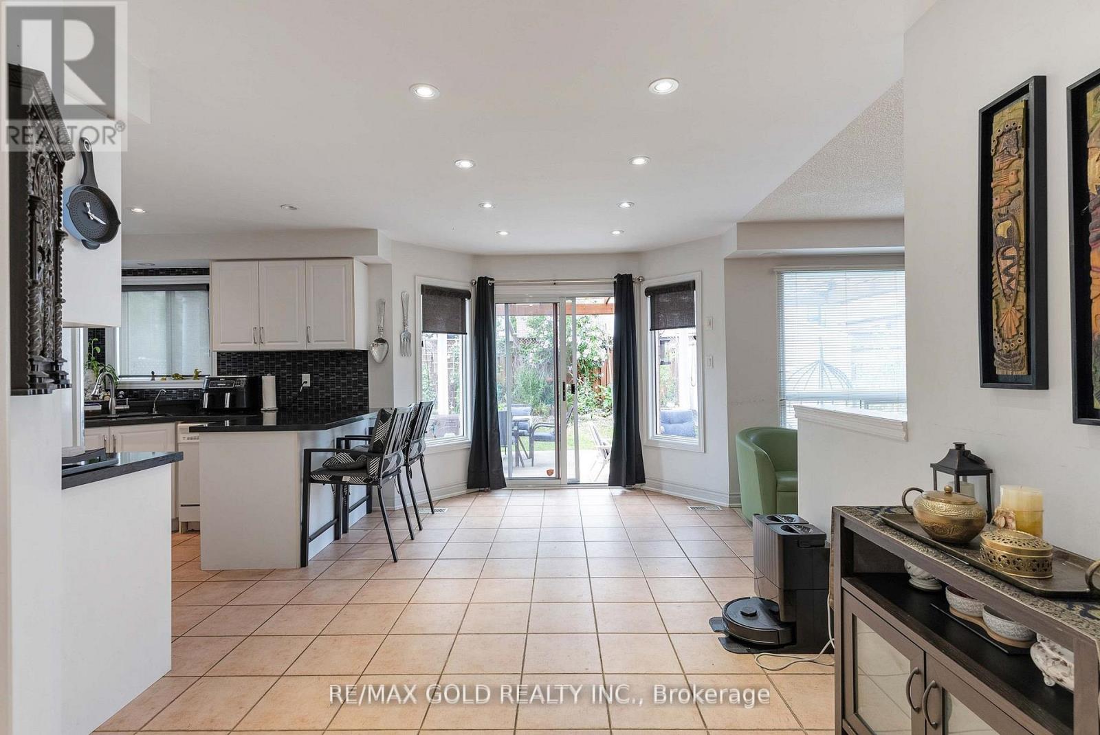 14 Country Stroll Crescent, Caledon, Ontario  L7E 2H3 - Photo 12 - W12597744