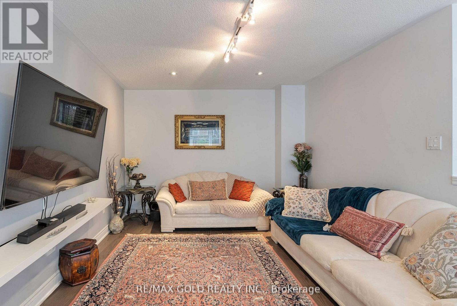 14 Country Stroll Crescent, Caledon, Ontario  L7E 2H3 - Photo 17 - W12597744