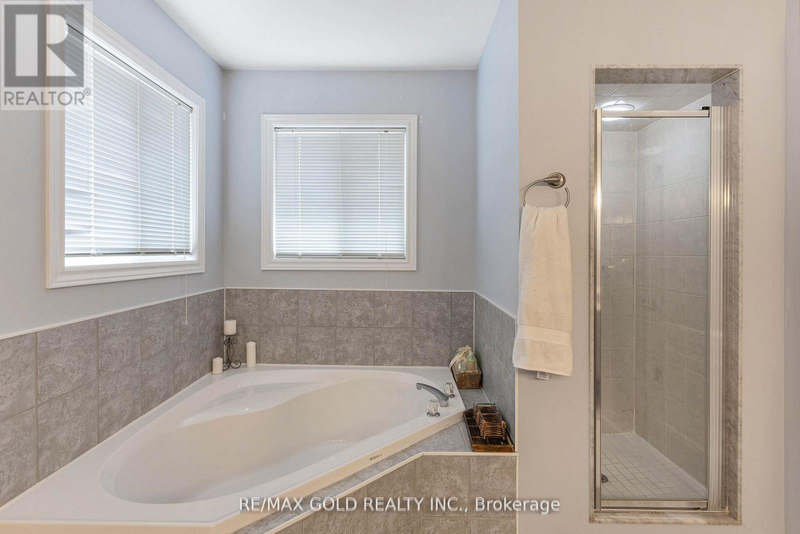 14 Country Stroll Crescent, Caledon, Ontario  L7E 2H3 - Photo 23 - W12597744