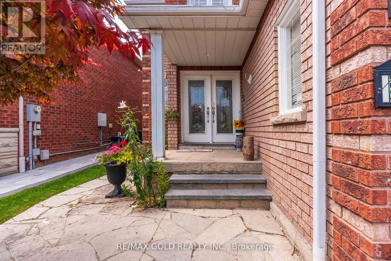 14 Country Stroll Crescent, Caledon, Ontario  L7E 2H3 - Photo 4 - W12597744