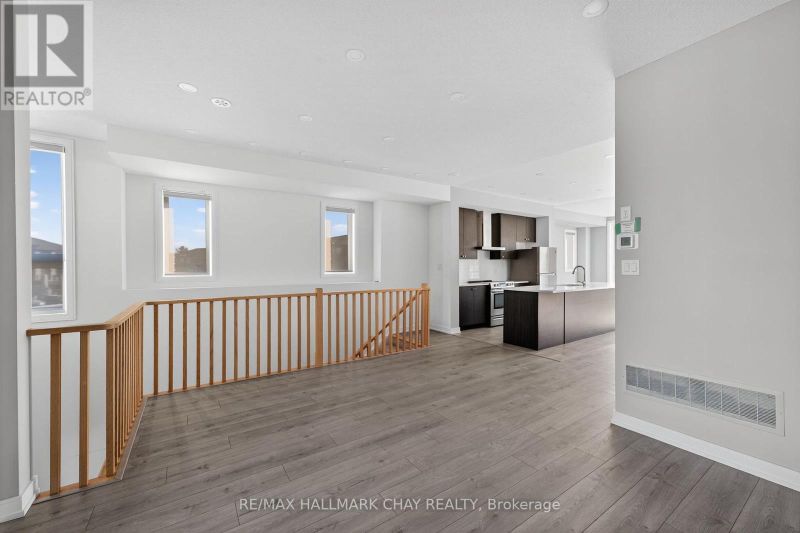 22 Blue Forest Crescent, Barrie, Ontario  L4N 0M2 - Photo 13 - S12441236