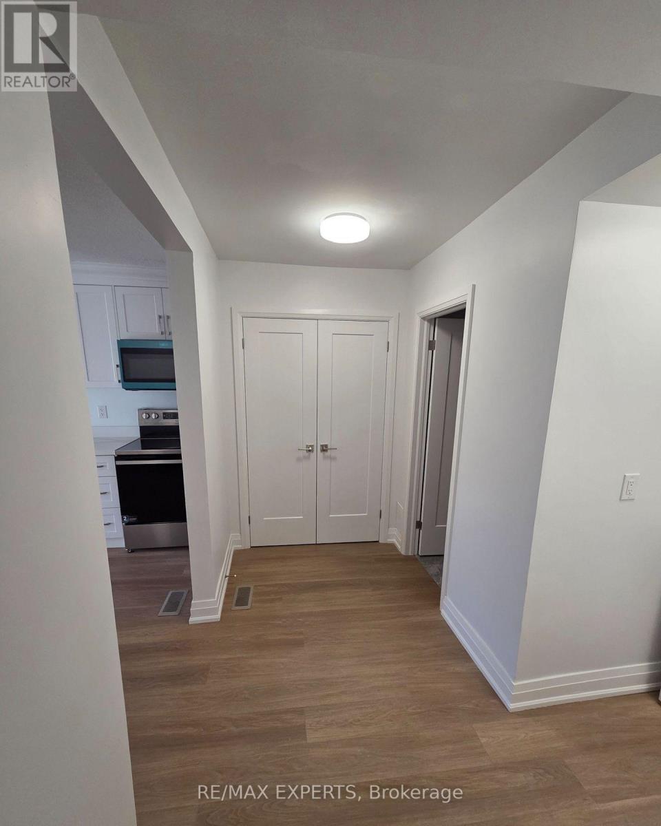 78a - 76 Lakeshore Road E, Mississauga, Ontario  L5G 1E1 - Photo 2 - W12604134