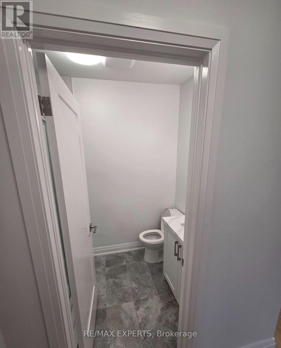 78a - 76 Lakeshore Road E, Mississauga, Ontario  L5G 1E1 - Photo 4 - W12604134