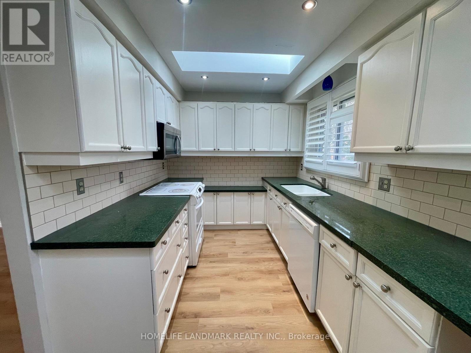 2149 Constance Drive, Oakville, Ontario  L6J 5L2 - Photo 10 - W12604186