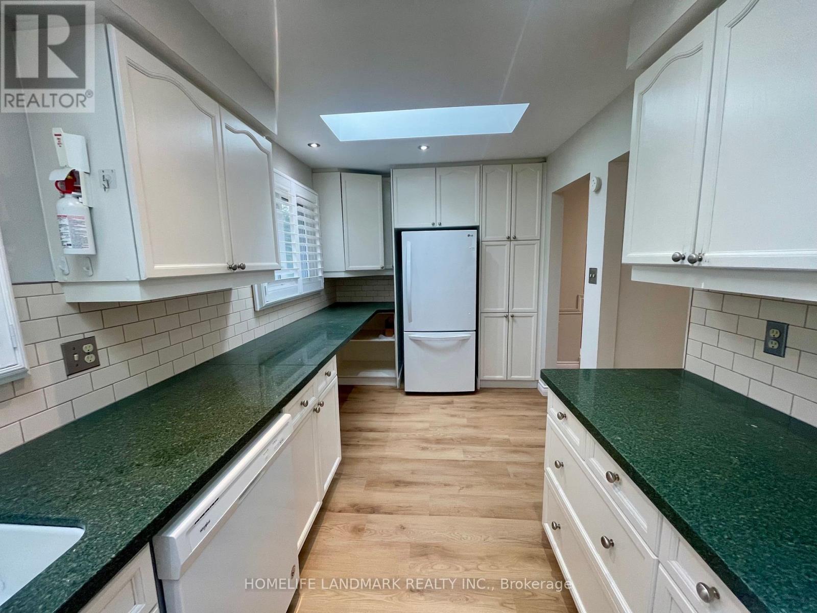 2149 Constance Drive, Oakville, Ontario  L6J 5L2 - Photo 11 - W12604186