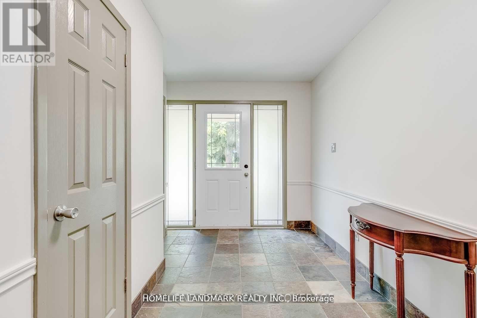 2149 Constance Drive, Oakville, Ontario  L6J 5L2 - Photo 4 - W12604186