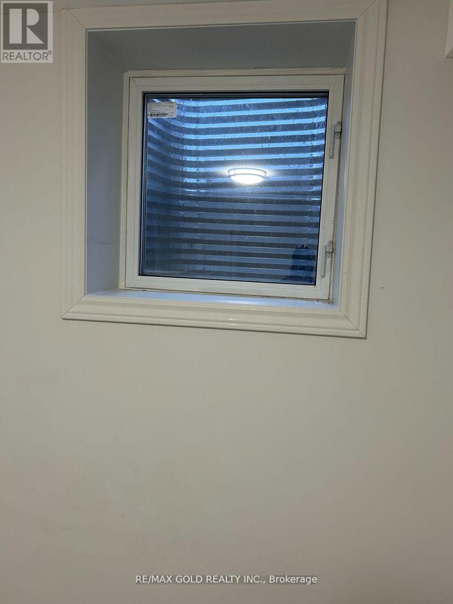 Bsmt - 40 Barr Crescent, Brampton (Heart Lake East), Ontario  L6Z 3E5 - Photo 10 - W12604208