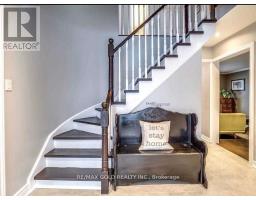 UPPER - 40 BARR CRESCENT