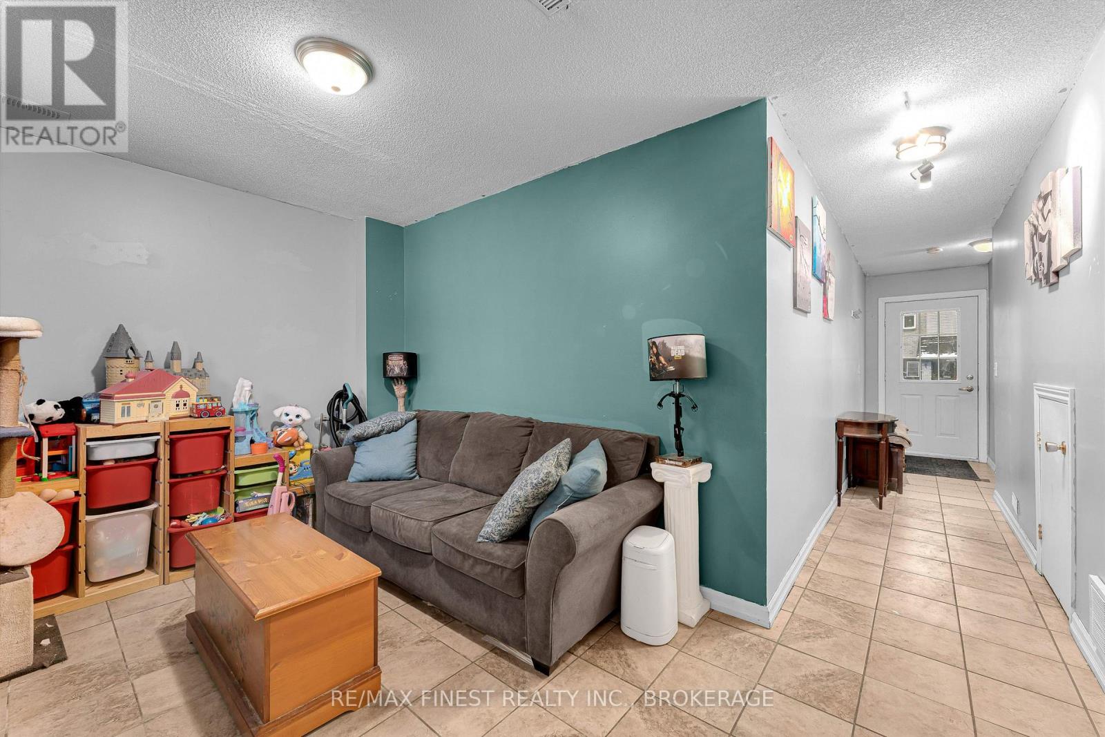 1101 Craig Lane, Kingston, Ontario K7M 7W6 - Photo 4 - X12604270