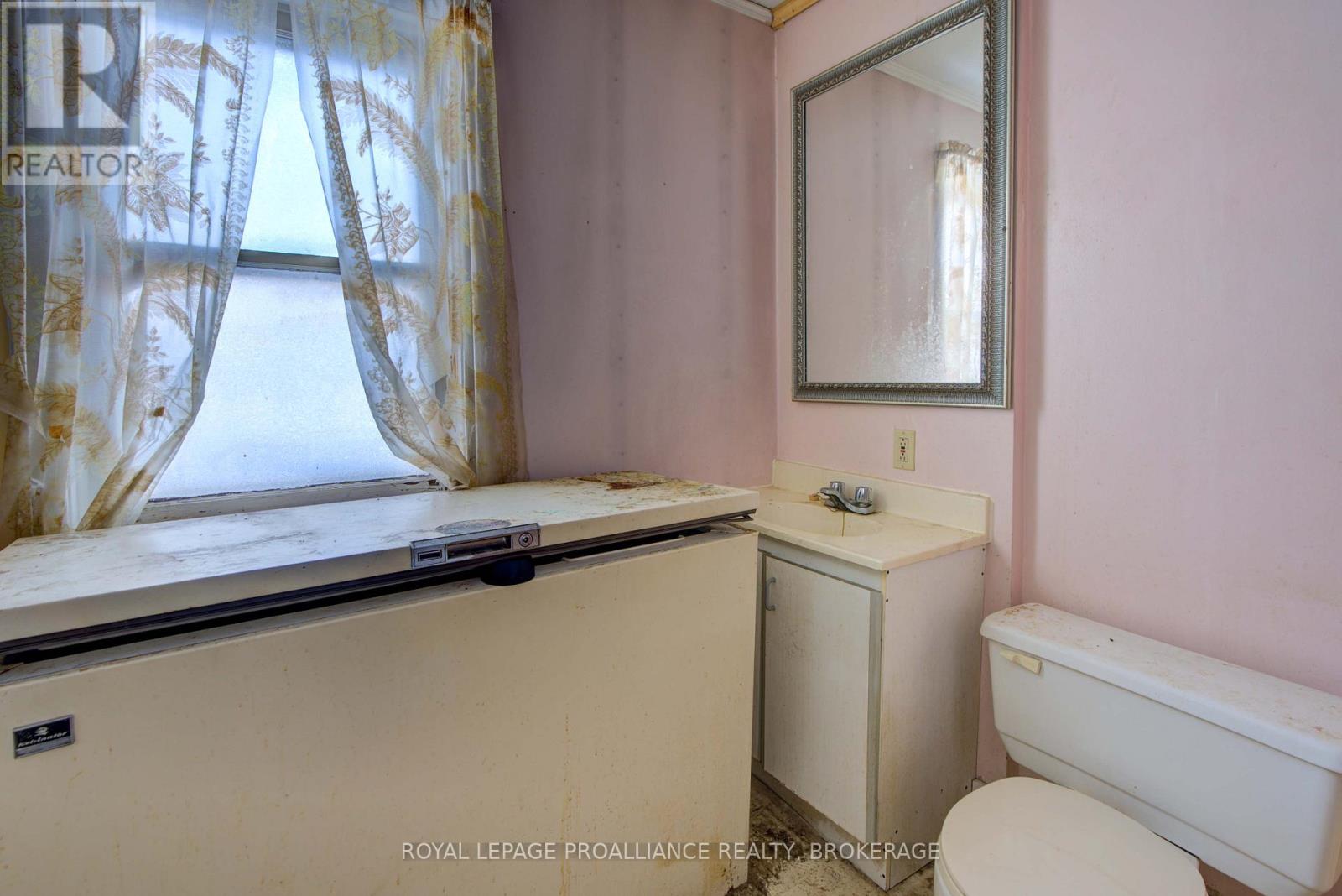 568 Ritchie Side Road, Tay Valley, Ontario  K0G 1X0 - Photo 17 - X12604462