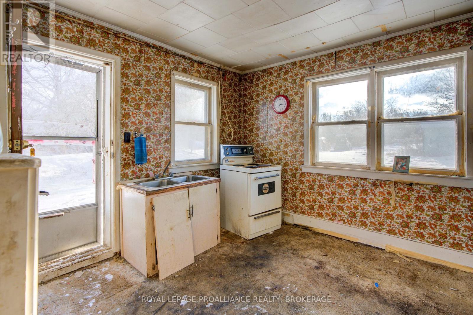 568 Ritchie Side Road, Tay Valley, Ontario  K0G 1X0 - Photo 18 - X12604462