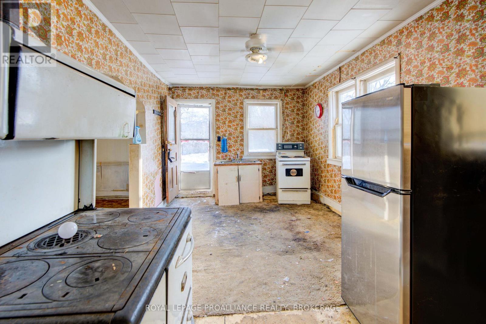 568 Ritchie Side Road, Tay Valley, Ontario  K0G 1X0 - Photo 19 - X12604462